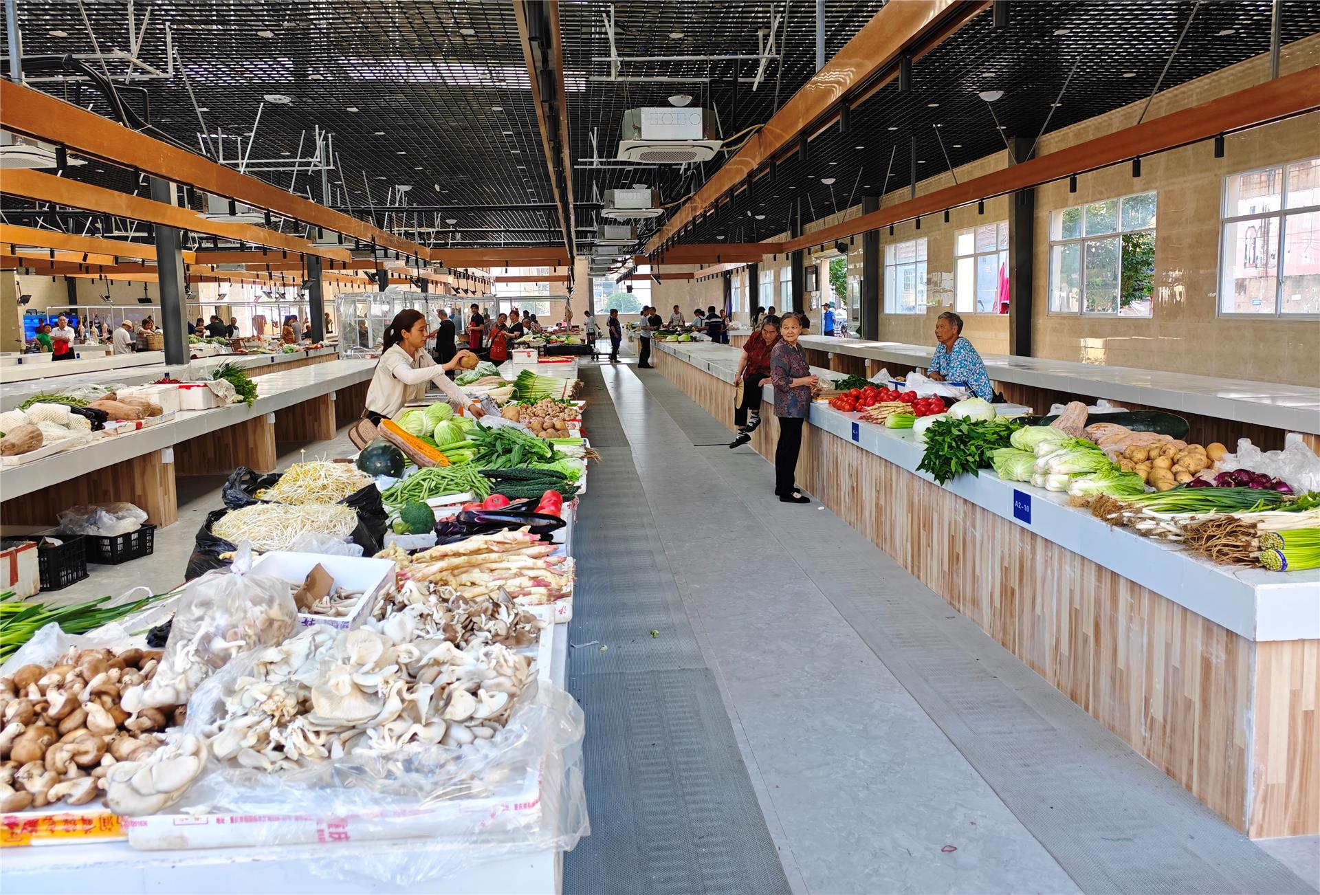 “菜籃子”拎出科技感！銅梁區(qū)大廟鎮(zhèn)農(nóng)副產(chǎn)品智慧交易中心讓群眾購(gòu)物更舒心